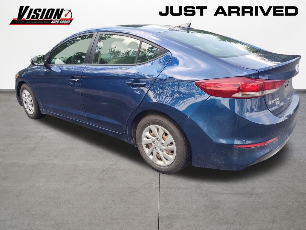 Used 2017 Blue Hyundai SE image 3