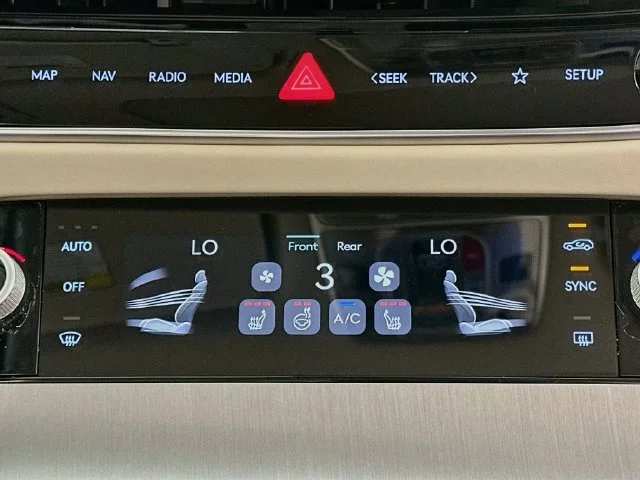New 2027 White Genesis 2.5T Select image 19