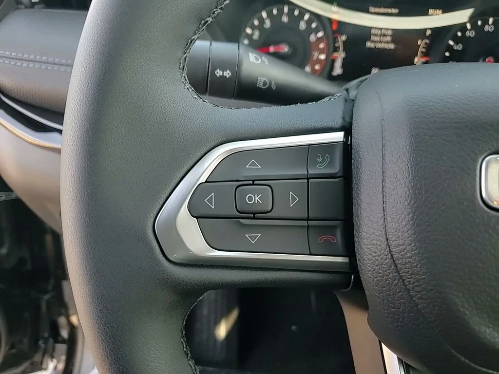 New 2026 Black Jeep Latitude image 27