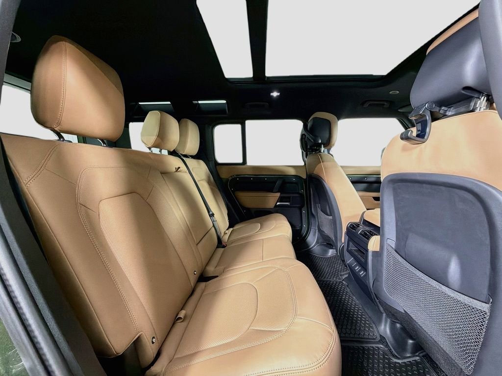 New 2026 Woolstone Green Land Rover X-Dynamic SE image 29