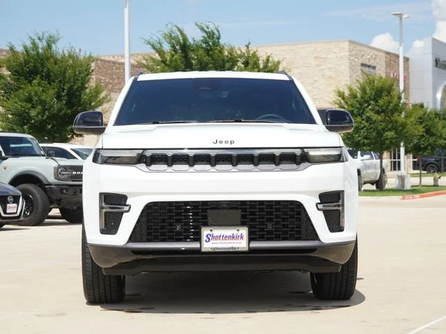 New 2026 Bright White Clear-Coat Exterior Paint Jeep Limited Altitude image 2