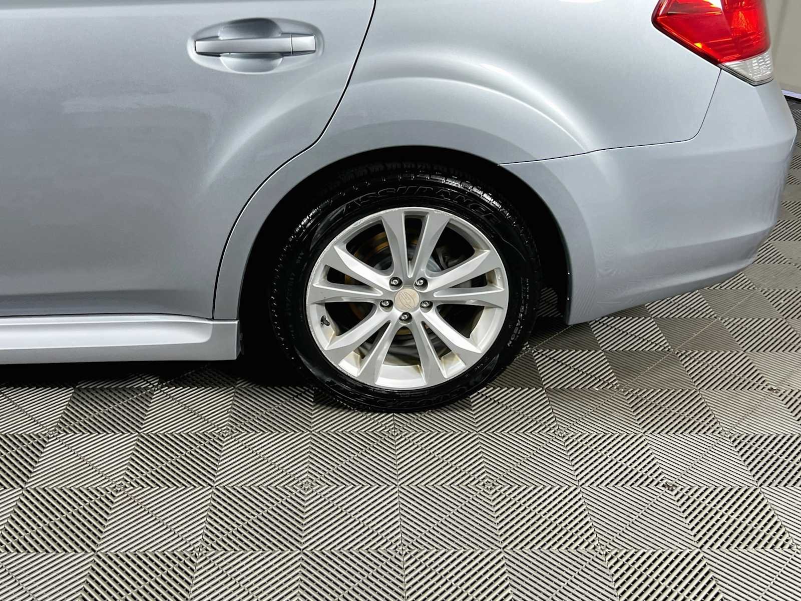 Used 2014 Ice Silver Metallic Subaru 2.5i Premium image 30
