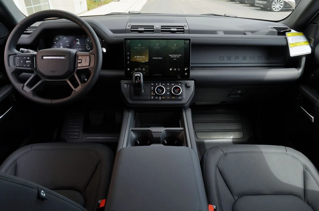 Used 2026 Black Land Rover X-Dynamic SE image 9