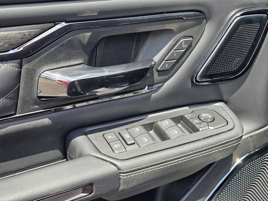 New 2026 Diamond Black Crystal Pearl-Coat Exterior Paint RAM Limited image 17