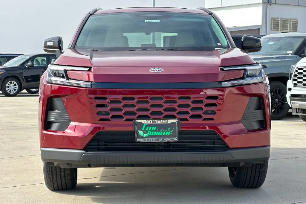 New 2026 Ruby Flare Pearl <sup>1</sup> Toyota  XLE Premium image 9