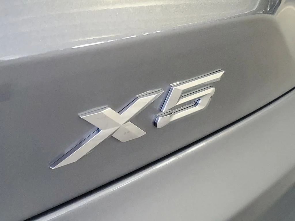 Used 2026 Skyscraper Grey Metallic BMW sDrive40i image 6