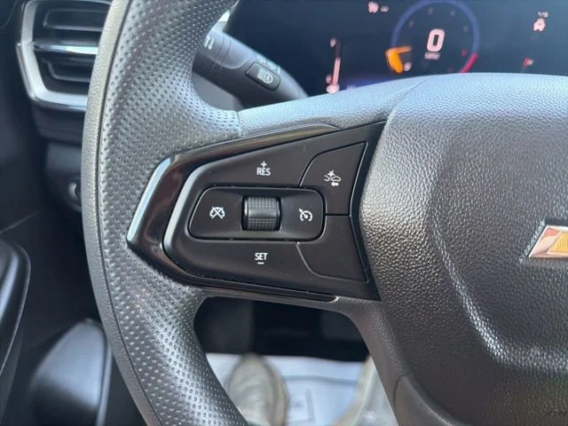 Used 2025 Summit White Chevrolet LT image 23