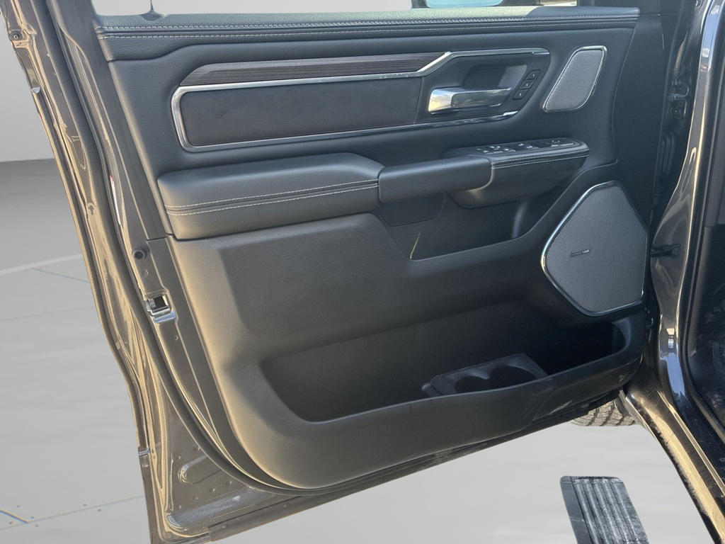 New 2026 Granite Crystal Metallic Clear-Coat Exterior Paint RAM Laramie image 33