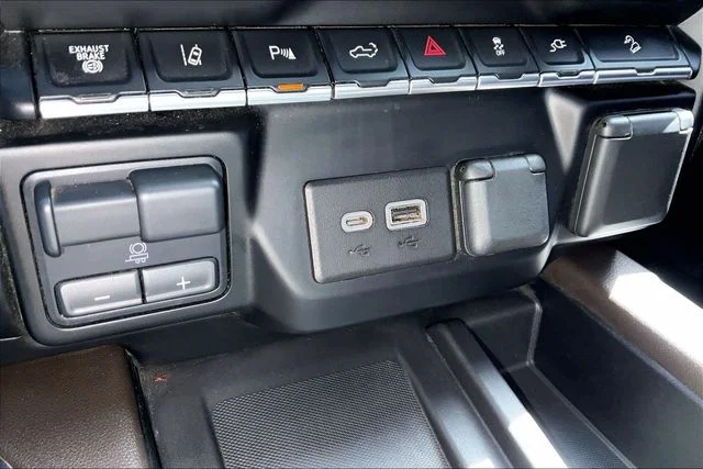 Used 2023 Red GMC Denali image 23