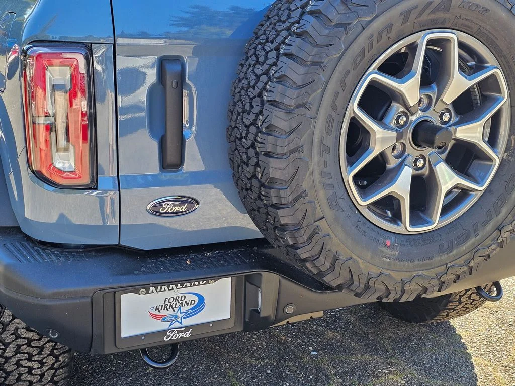 New 2025 Azure Gray Metallic Tri-Coat Ford Badlands® image 14