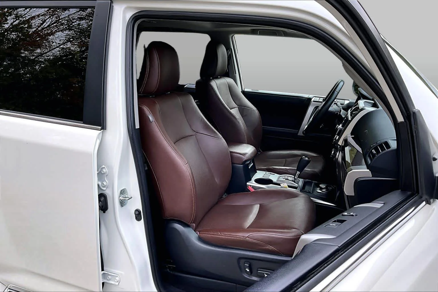 Certified Used 2023 Blizzard Pearl Toyota Limited image 8