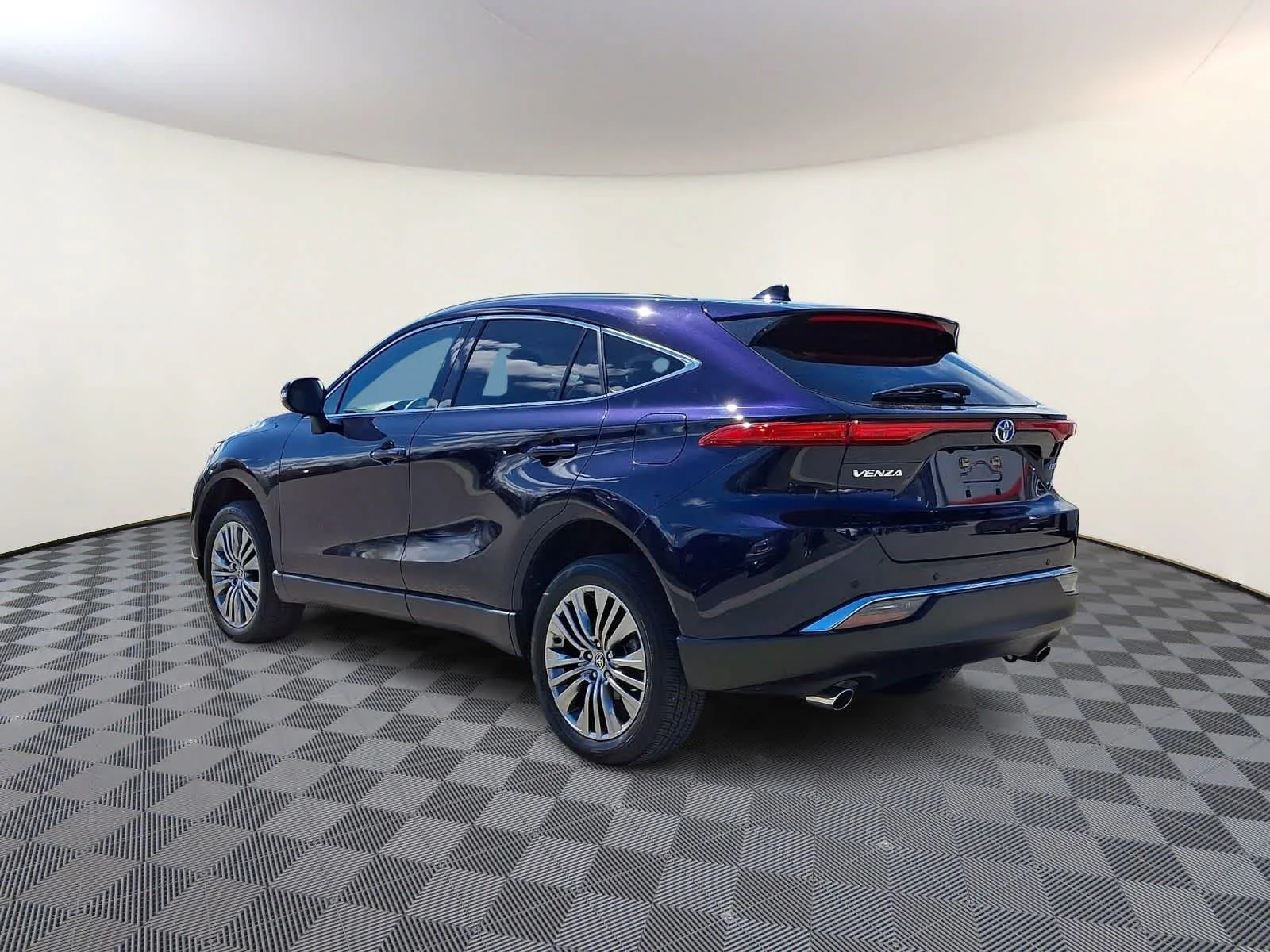 Used 2023 Blueprint Toyota Limited image 9