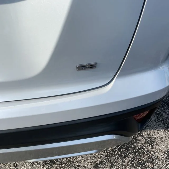Used 2023  Mitsubishi SE image 11