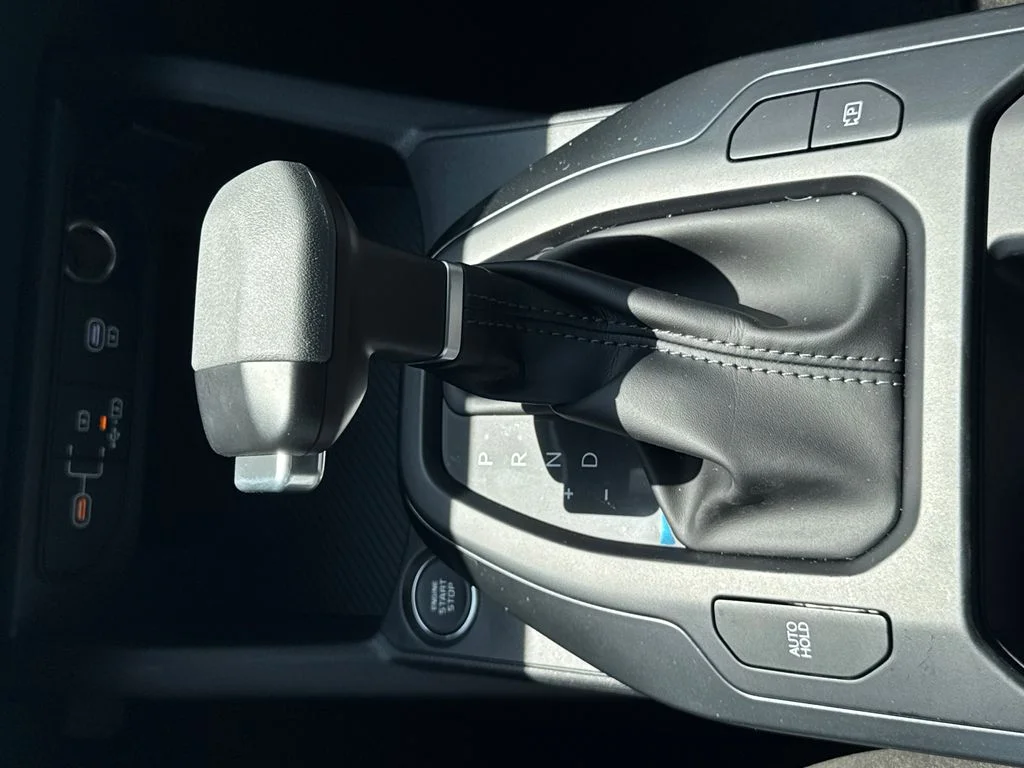 New 2026 Snow White Pearl Kia LXS image 29