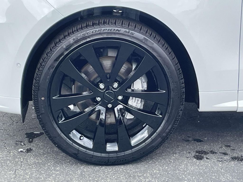 New 2026 Fuji White Land Rover Dynamic SE image 12