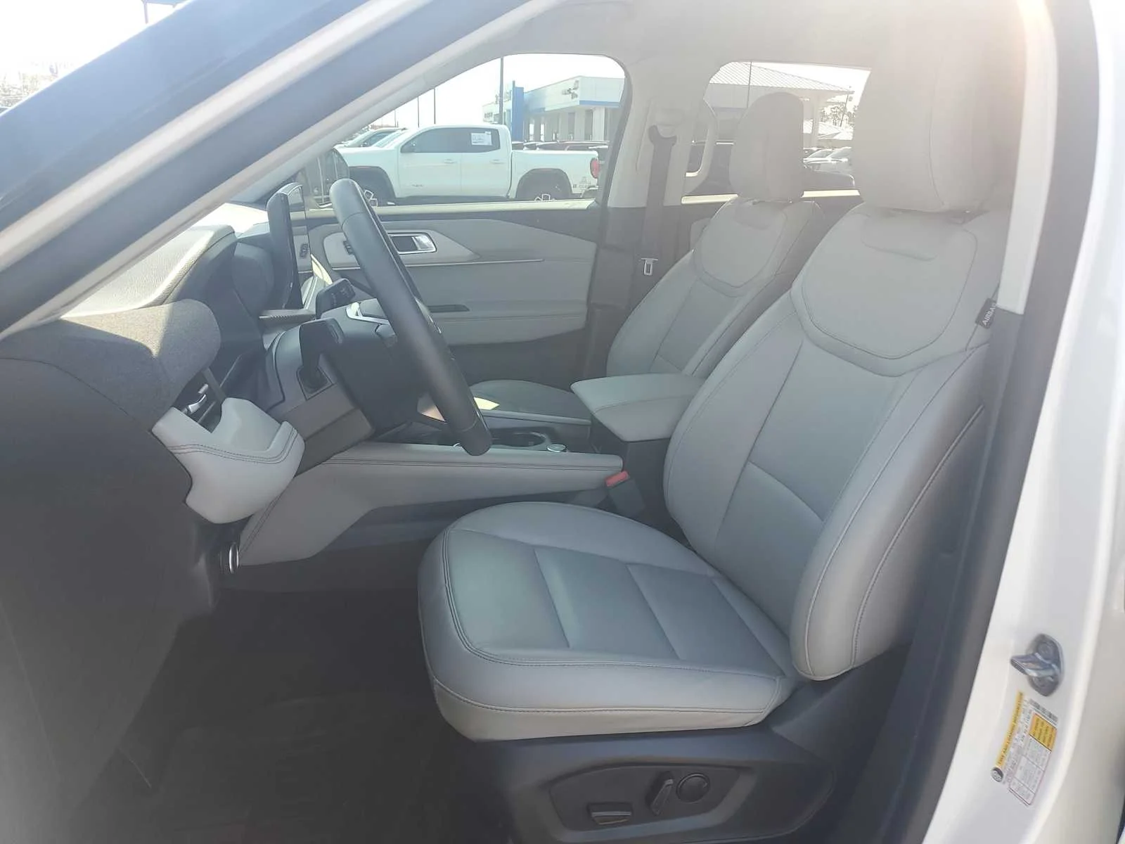 Used 2025 Star White Metallic Tri- Ford Active image 18