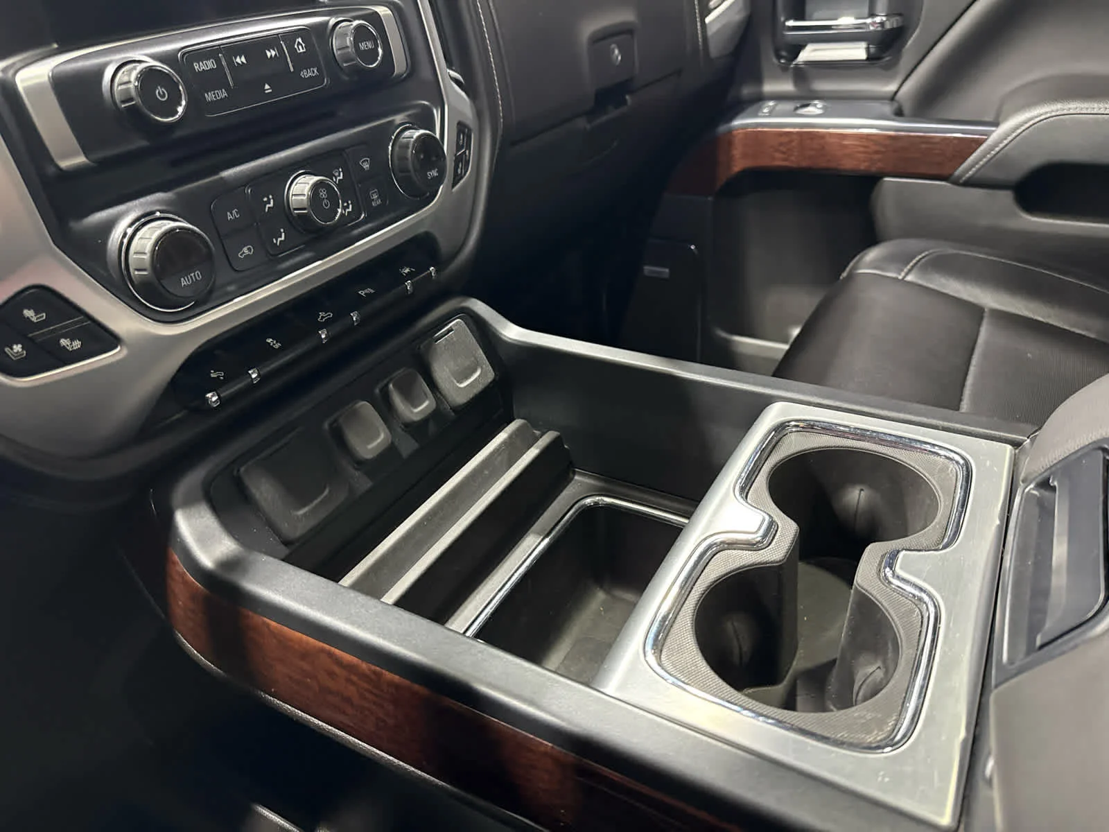 Used 2018 QUICKSILVER METALLIC GMC SLT image 16