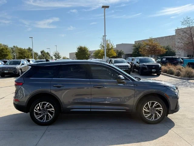 Used 2023 Gray Metallic Lincoln Standard image 6