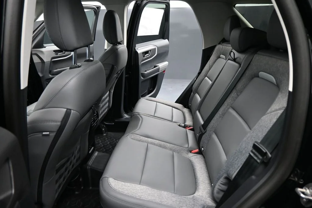 New 2026 Shadow Black Ford Badlands image 18