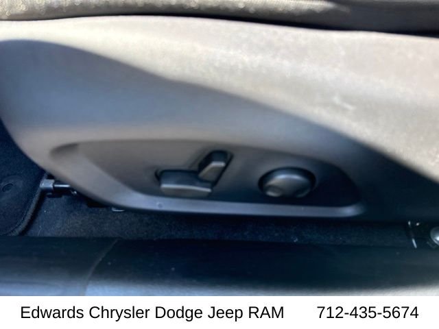 New 2026 Bright White Clear-Coat Exterior Paint Jeep Limited image 15