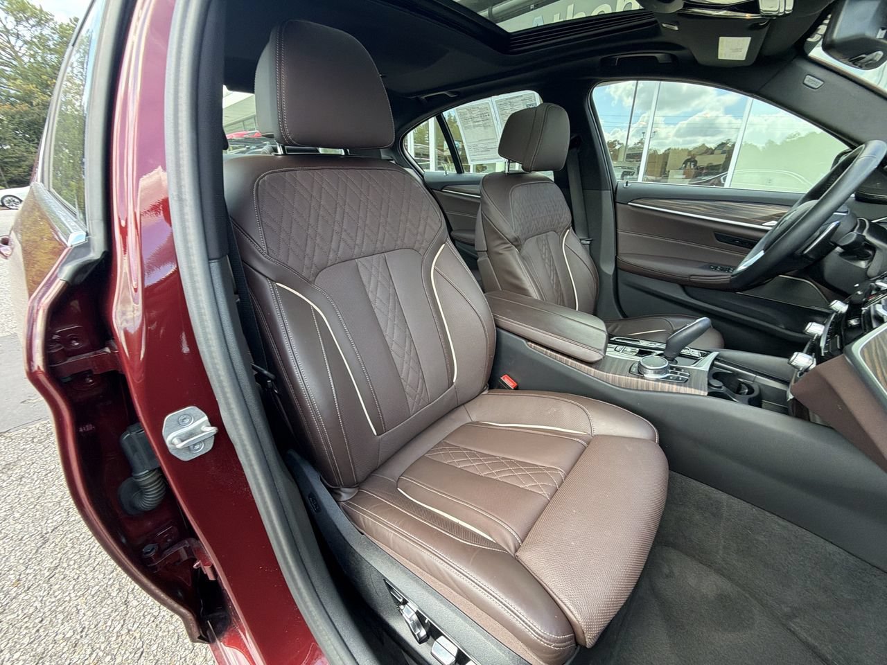 Used 2023 Aventurin Red Metallic BMW 530e image 34