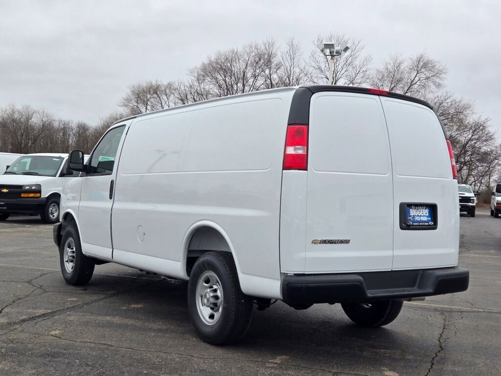 New 2026 Summit White Chevrolet WT image 14