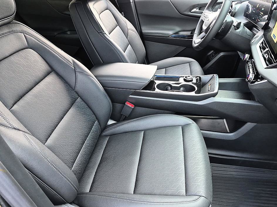 New 2026 Mosaic Black Metallic Chevrolet LT image 32