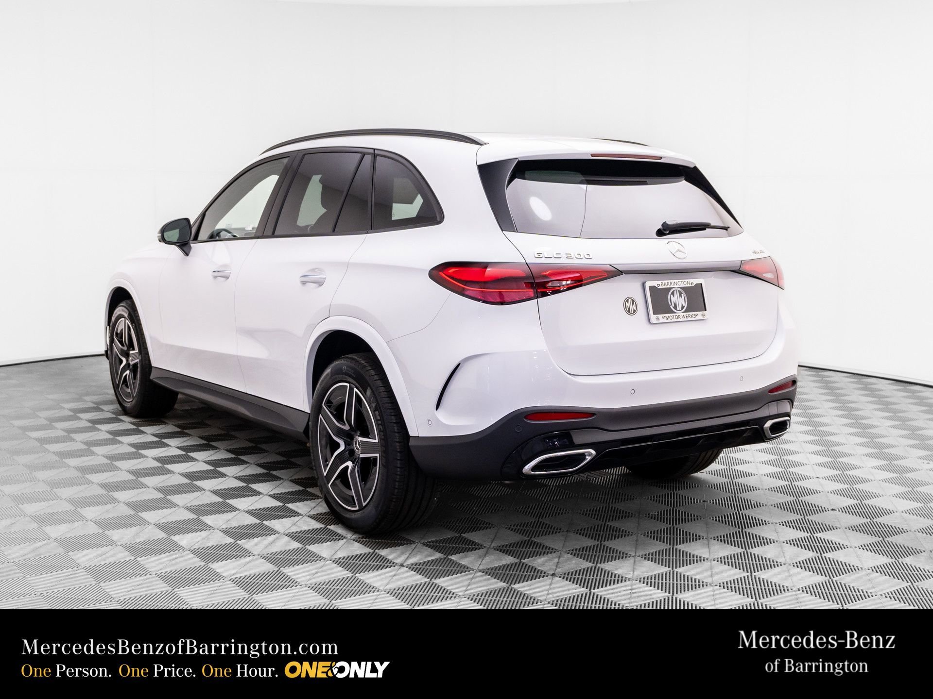New 2026 MANUFAKTUR Moonlight White Metallic Mercedes-Benz GLC 300 image 45