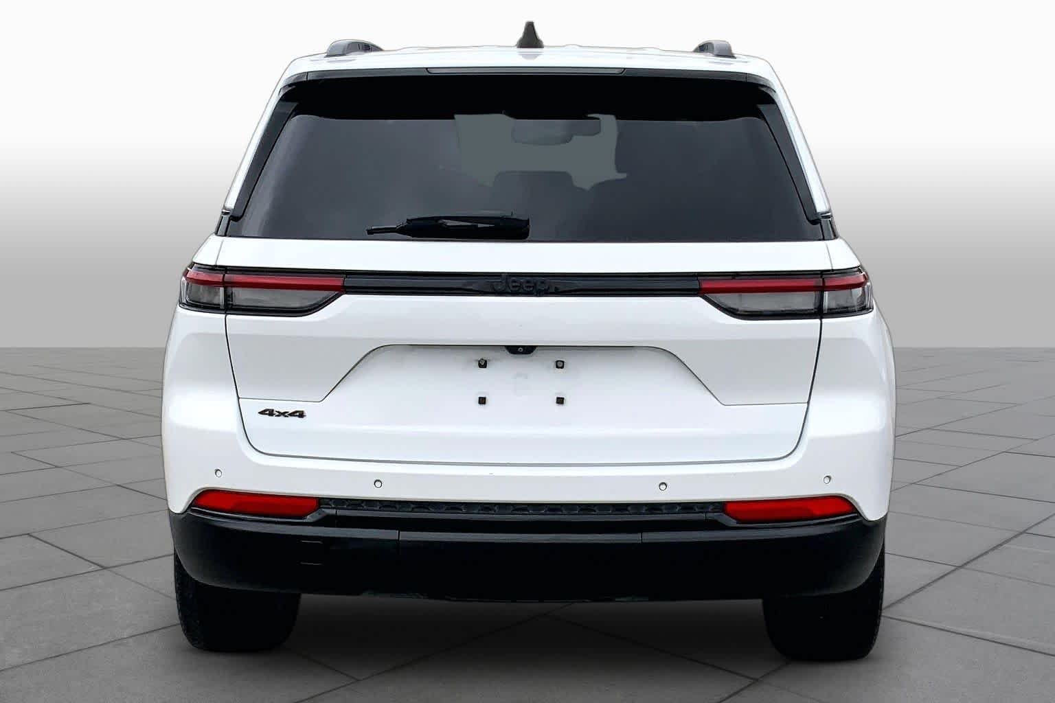 Used 2022 Bright White Clearcoat Jeep Altitude image 7