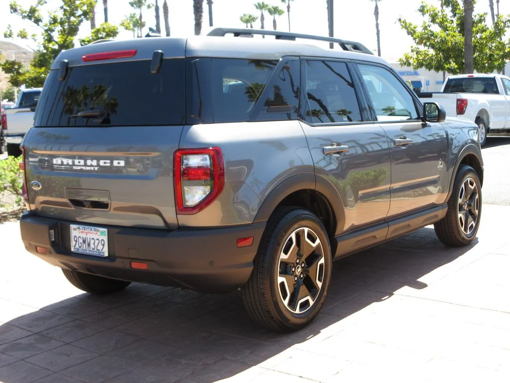 Certified Used 2023 Carbonized Gray Metallic Ford Outer Banks image 4
