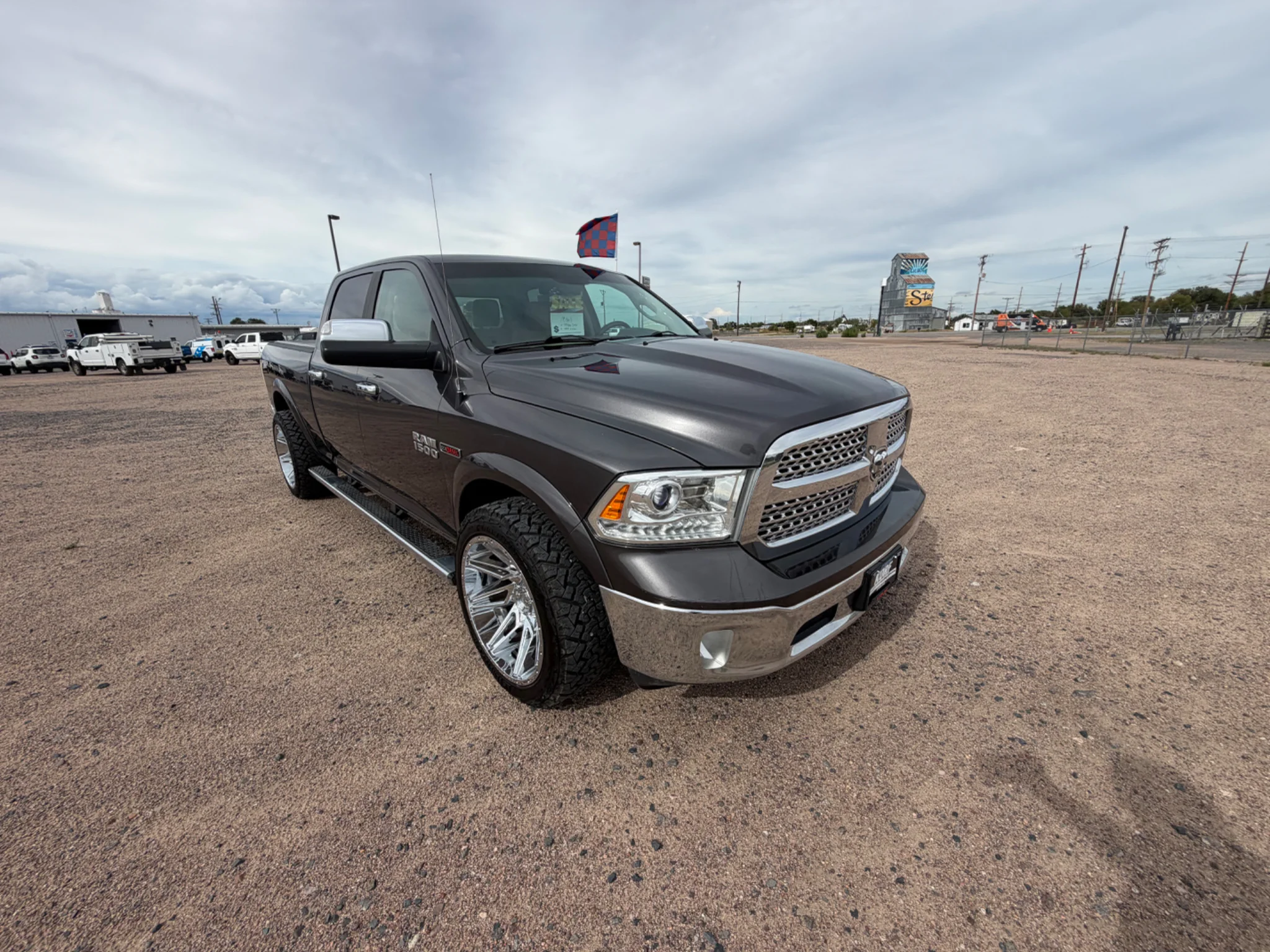 Used 2016 Granite Crystal Metallic Clearcoat Ram Laramie image 3