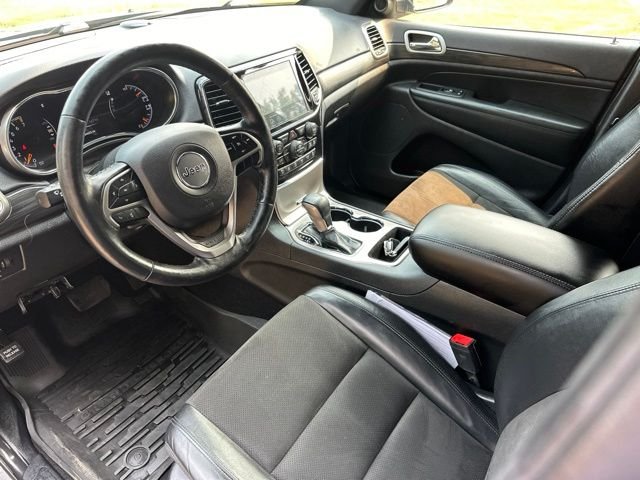 Used 2021 Granite Crystal Metallic Clearcoat Jeep Laredo X image 12