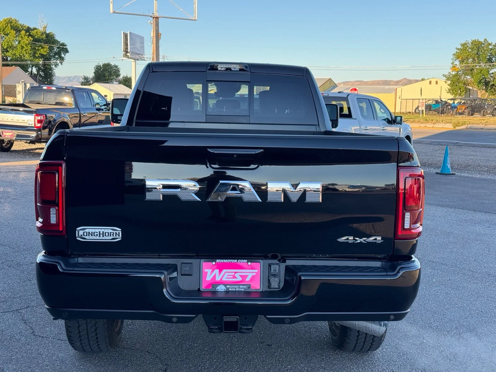 New 2027 Diamond Black Crystal Pearl-Coat Exterior Paint RAM Limited image 7