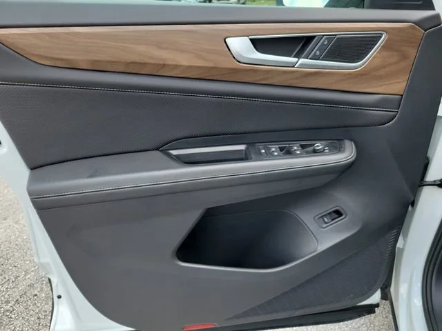 2025 Volkswagen Atlas SE w/Tech - Photo 23