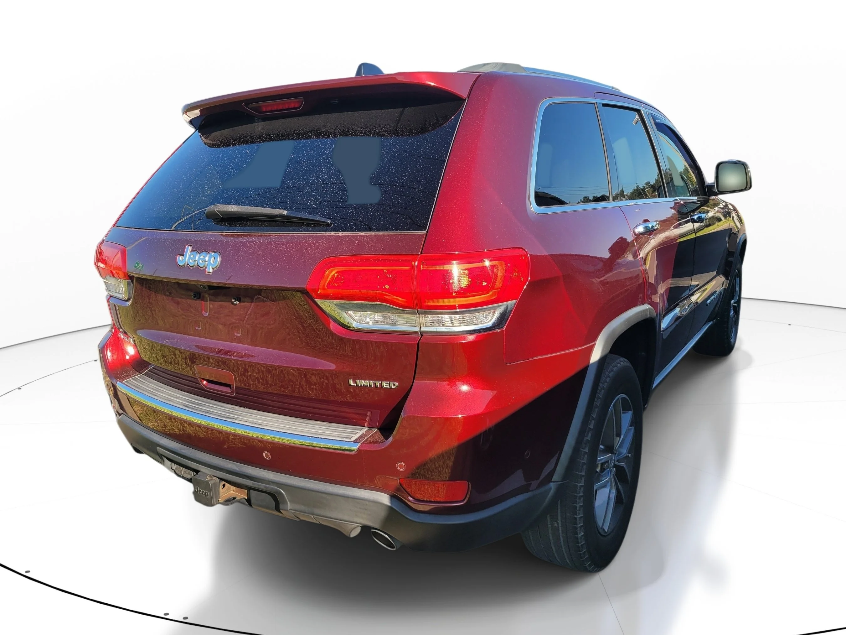 Used 2018 Velvet Red Pearlcoat Jeep Limited image 4