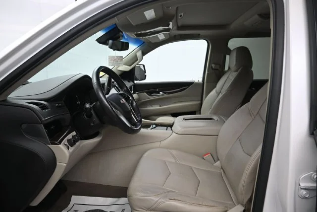 Used 2018 CRYSTAL WHITE TRICOAT Cadillac Luxury image 10