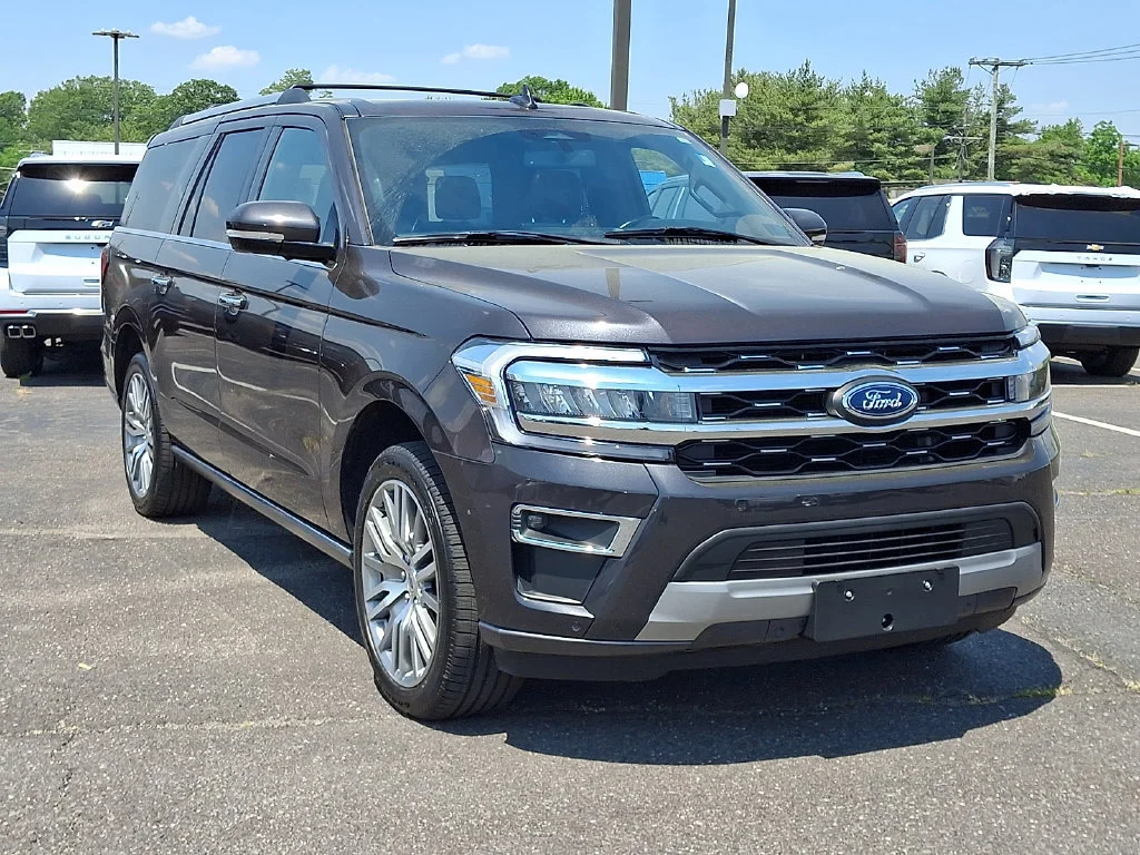 Used 2024  Ford Limited image 2