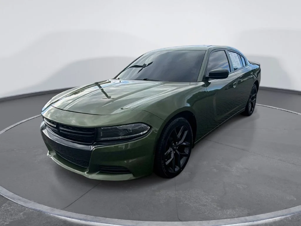 Used 2023 Green Dodge SXT image 3