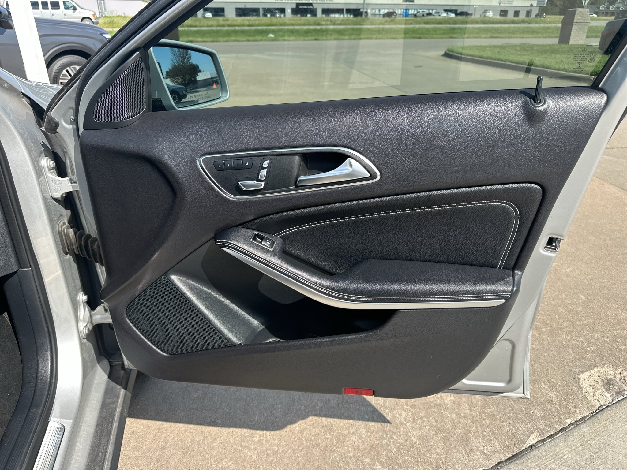 Used 2018 Polar Silver Metallic Mercedes-Benz 250 image 32