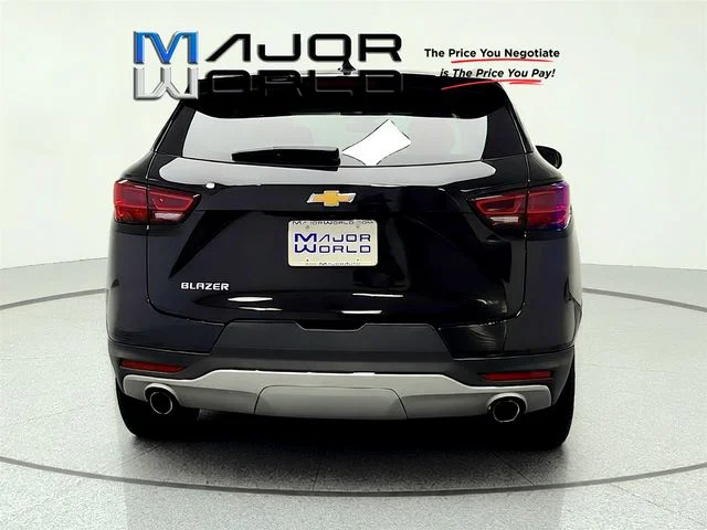 Used 2025 Black Chevrolet LT image 6
