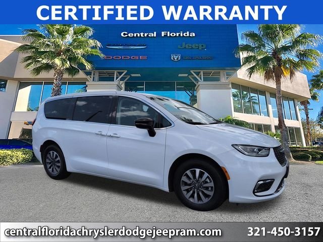 2024 Chrysler Pacifica Hybrid Select PHEV's photo