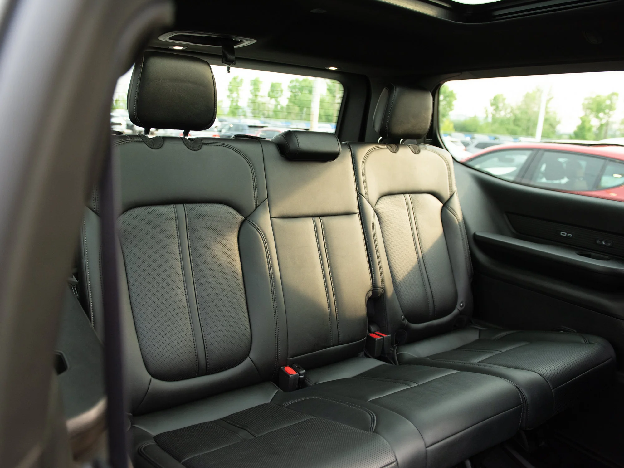 Certified Used 2026 White Jeep Limited Reserve* Twin-Turbo | 420 HP | Apple CarPlay | HD Trailer Tow | Running Boards image 22