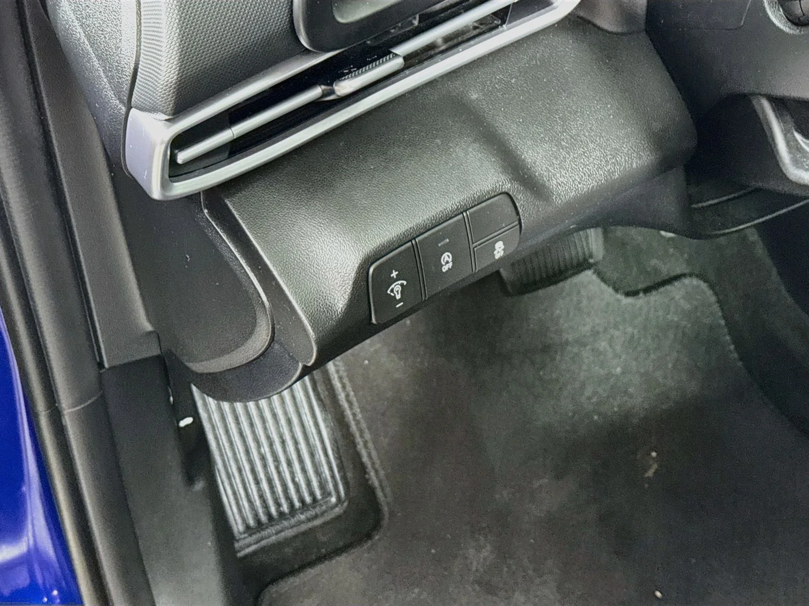 Used 2024 Blue Hyundai SE image 10