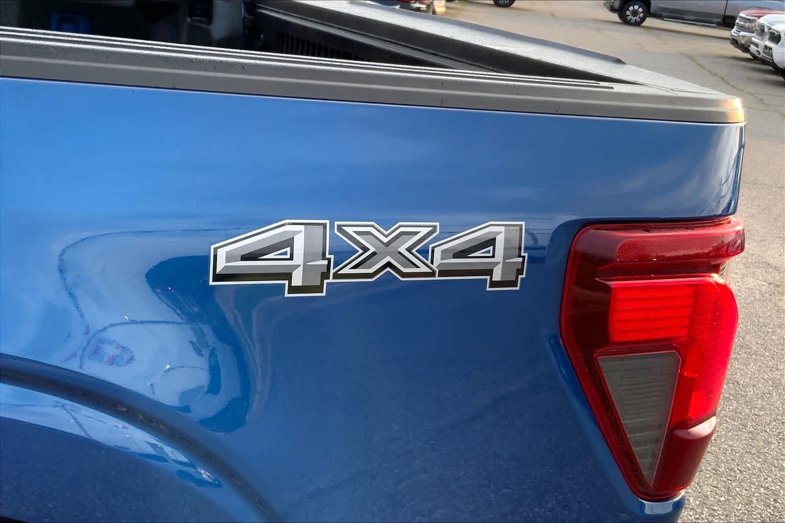 Used 2025 Atlas Blue Metallic Ford XLT image 30