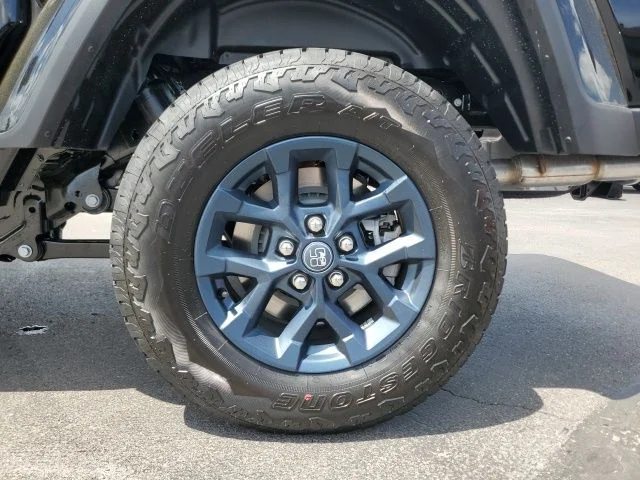 New 2026 Black Clear-Coat Exterior Paint Jeep 85th Anniversary Edition image 9