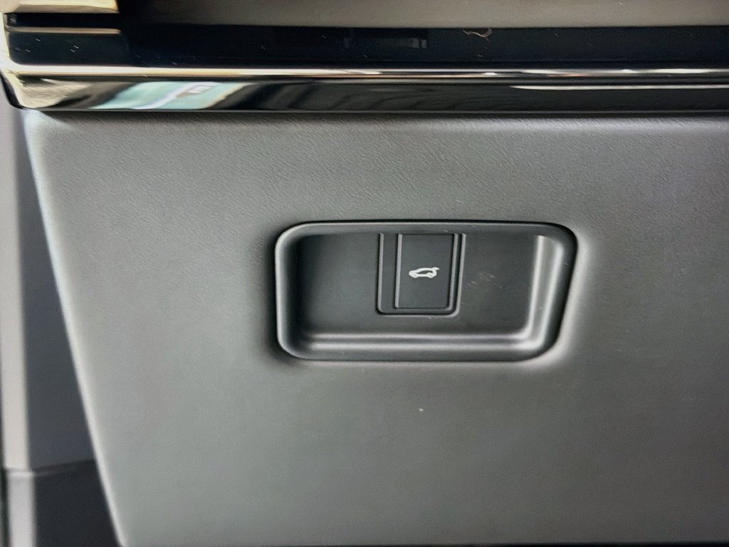 New 2027 Santorini Black Land Rover Dynamic SE P400 image 10
