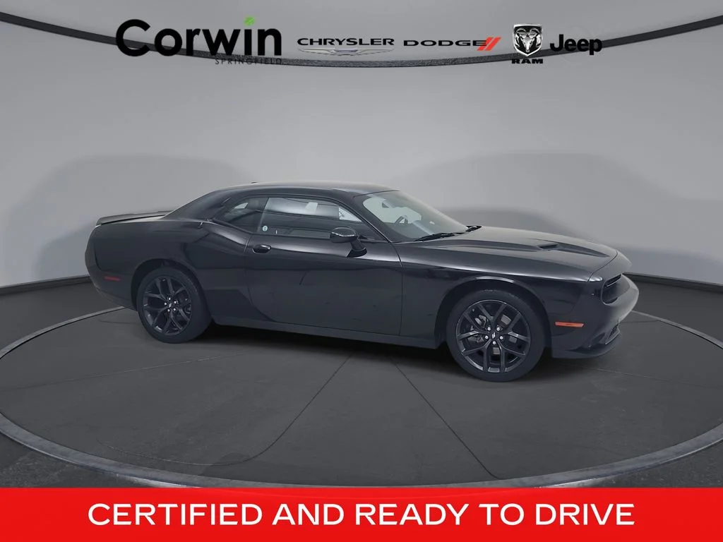 Used 2023 Black Dodge SXT image 1