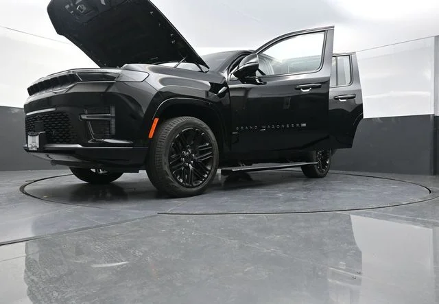 New 2026 High Gloss Black Exterior Paint Jeep Limited Reserve image 32