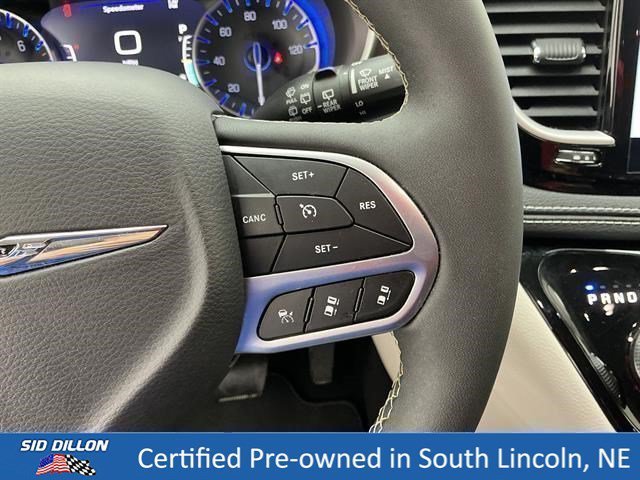 Used 2023 Silver Mist Clearcoat Chrysler Touring L image 10