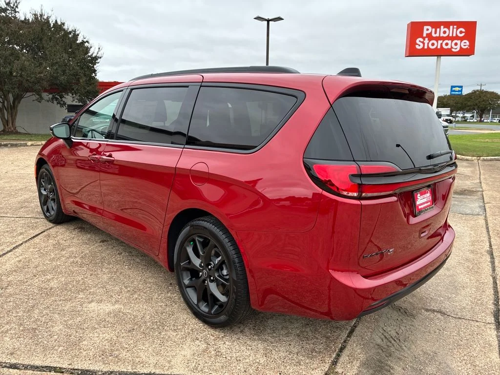 New 2026 Red Hot Pearl-Coat Exterior Paint Chrysler Select image 3